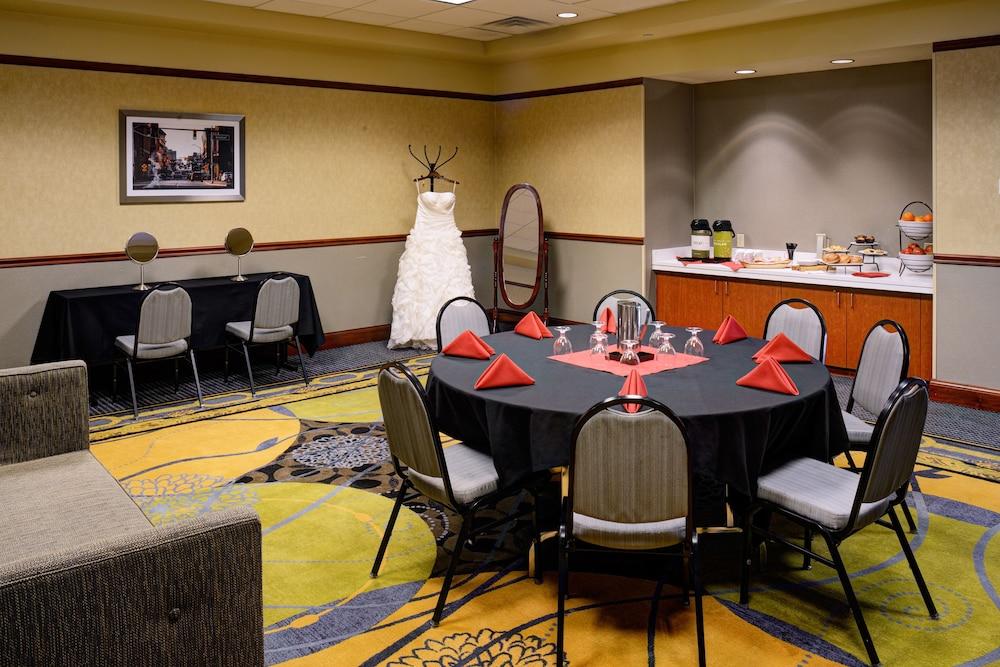 Hilton Garden Downtown Hotel 3*