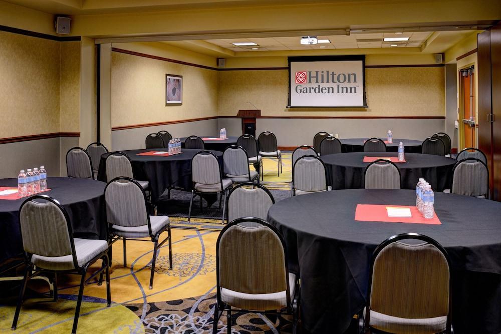Hilton Garden Downtown 3*