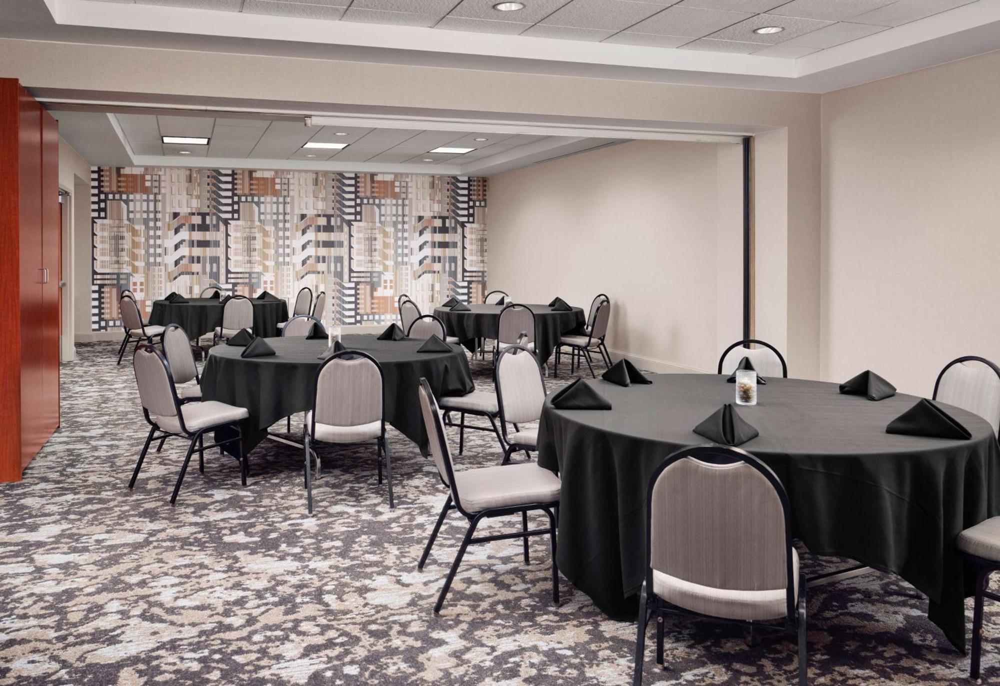 Hilton Garden Downtown 3*